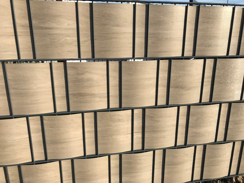 Sichtschutzstreifen Caramel-Oak in Holzoptik nah